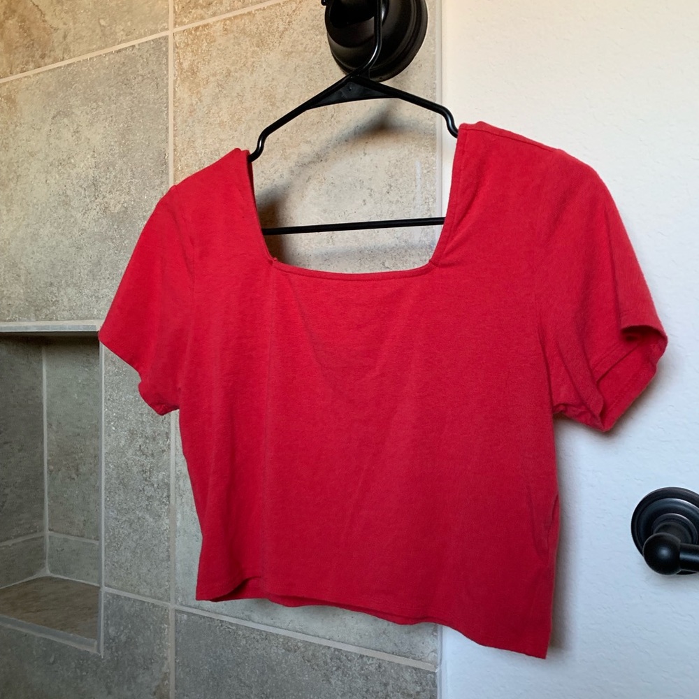 M Red Squared Cropped Short Sleeve